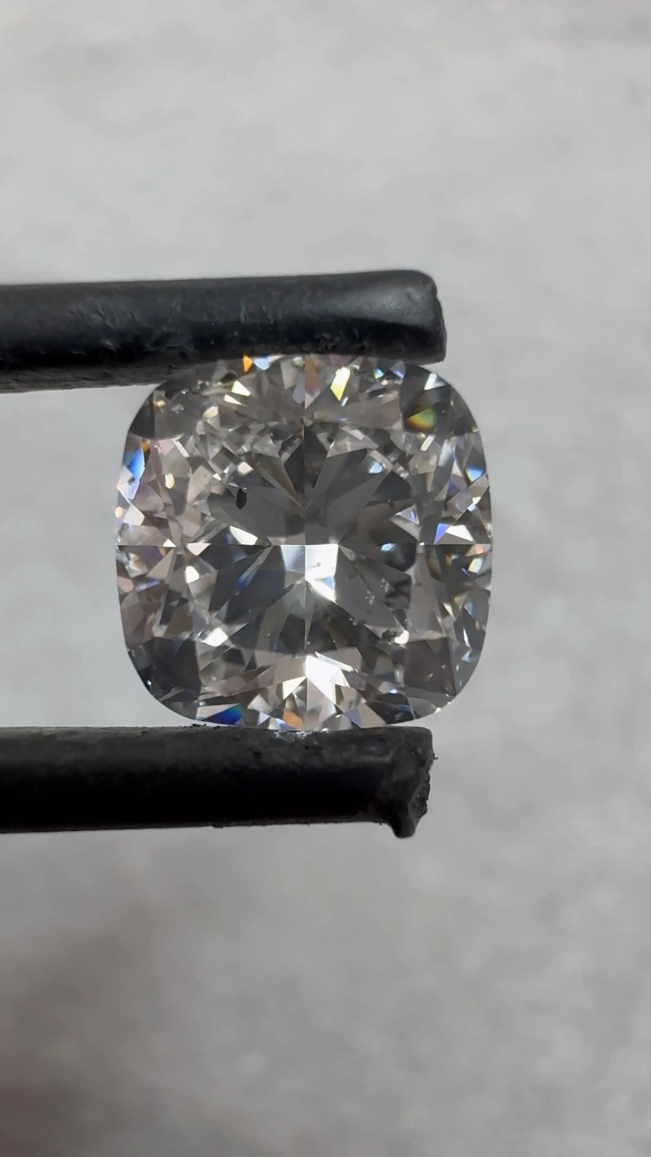 2.01ct Cushion brilliant Natural Diamond (Colour D, Clarity SI2, GIA Certified)