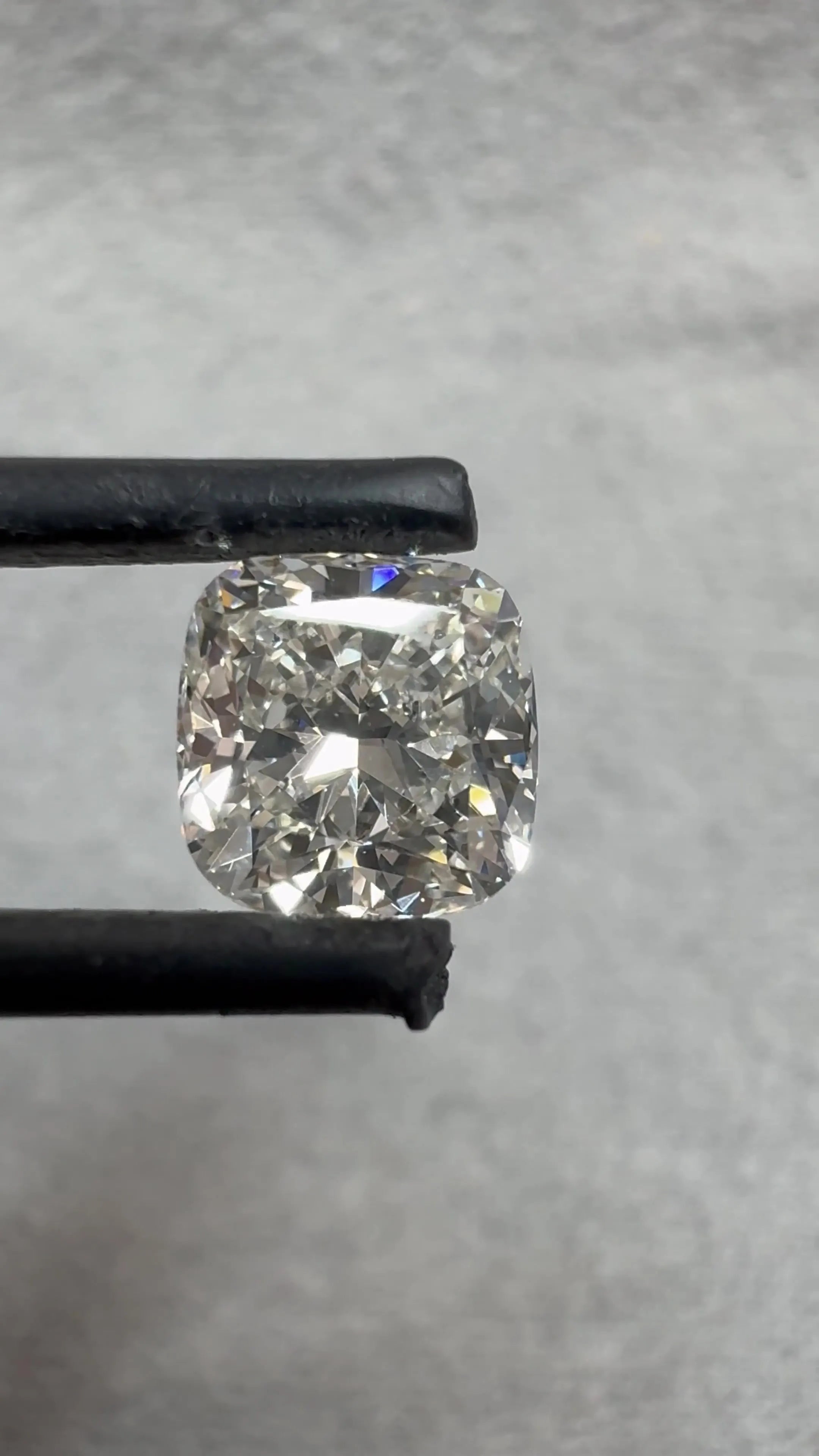 2.02ct Cushion brilliant Natural Diamond (Colour I, Clarity SI2, GIA Certified)