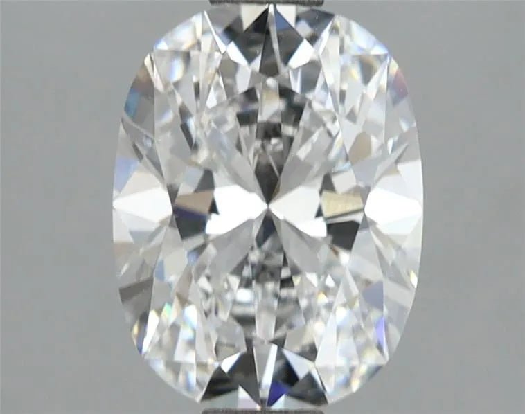 2.08ct Cushion brilliant Lab Grown Diamond (Colour E, Clarity VVS2, IGI Certified) - Jewelry by Cleo