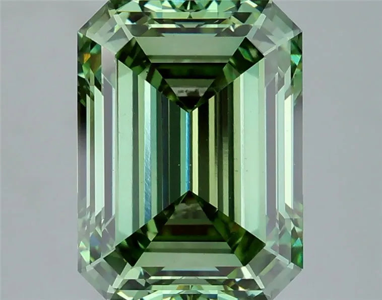 4.23ct Emerald Lab Grown Diamond (Colour Fancy Vivid Green, Clarity VS1, IGI Certified)