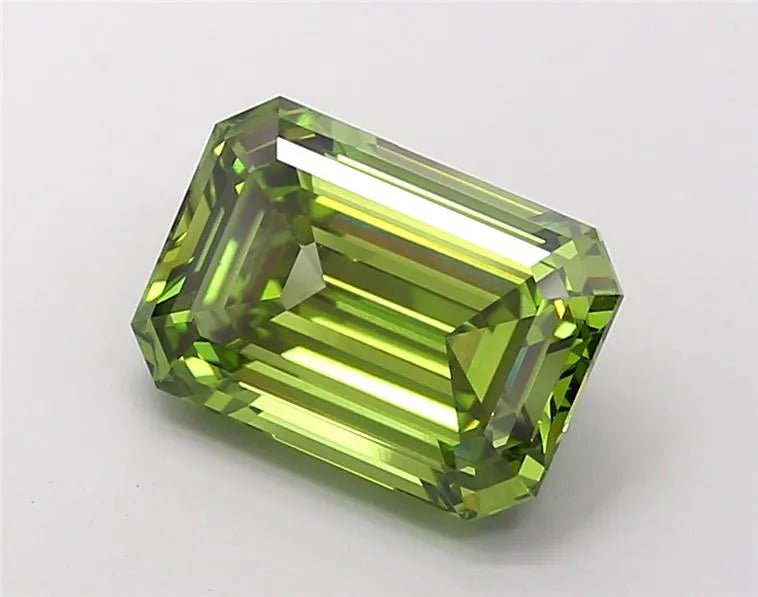 4.05ct Emerald Lab Grown Diamond (Colour Fancy Vivid Green, Clarity VVS2, IGI Certified) - Jewelry by Cleo