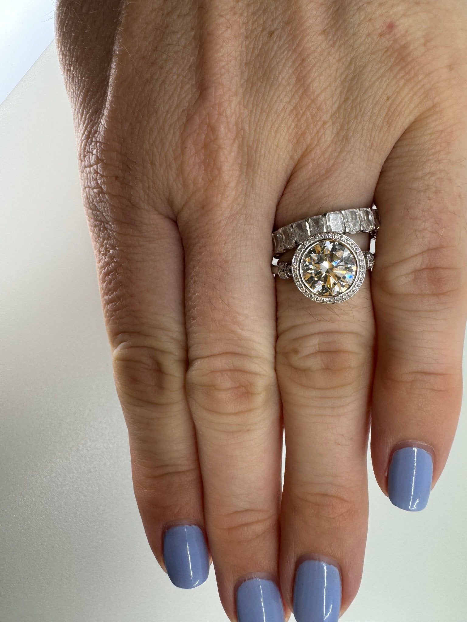 Round brilliant cut in 14k gold accented with over 100 stones - Jewelry by Cleo