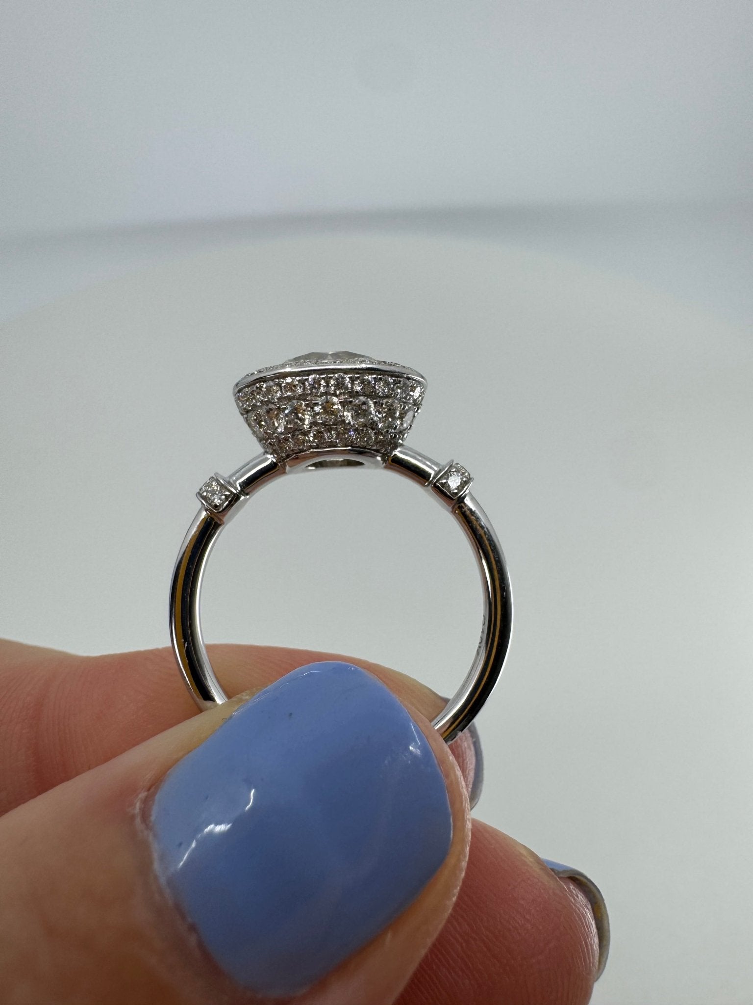 Round brilliant cut in 14k gold accented with over 100 stones - Jewelry by Cleo