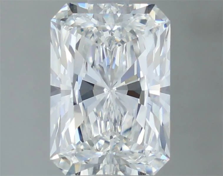 2.44ct Radiant Lab Grown Diamond (Colour E, Clarity VVS2, Cut EX, IGI Certified) - Jewelry by Cleo