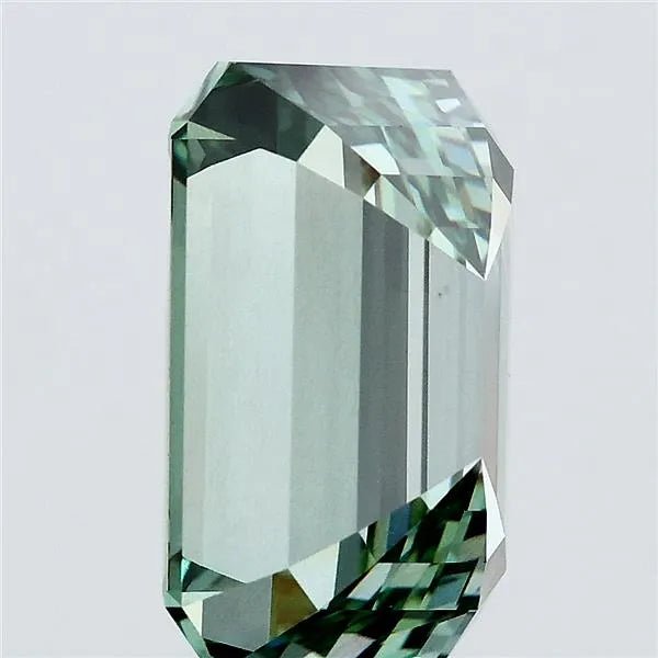 5.34ct Emerald Lab Grown Diamond (Colour Fancy Vivid Green, Clarity VS1, IGI Certified) - Jewelry by Cleo