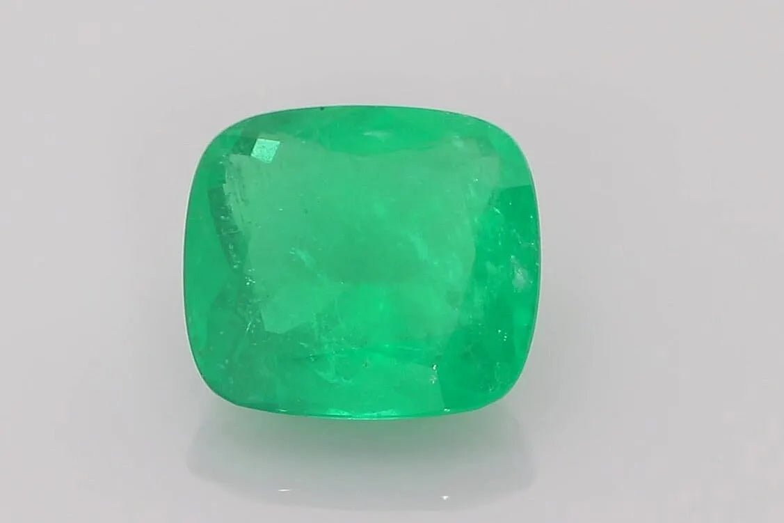 5.77ct Cushion Natural Emerald (Colour Green, Clarity Slightly Included, Cut Faceted) - Jewelry by Cleo